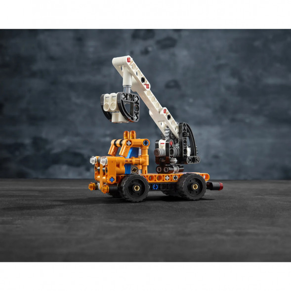 Конструктор LEGO Technic 42088 Ремонтный автокран в Нальчике