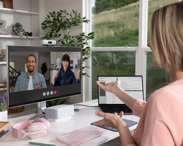 Веб-камера Logitech Brio 500, белый в Нальчике