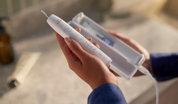 Электрическая зубная щетка Philips Sonicare Series 7100 HX7420/01 (белая) в Нальчике