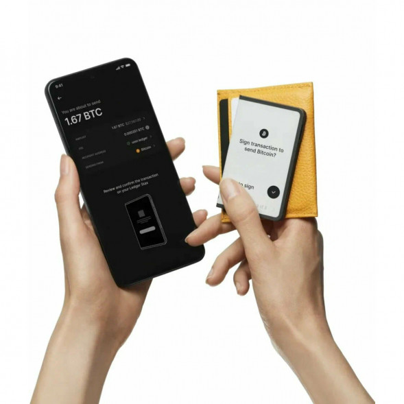 Аппаратный криптокошелек Ledger Stax + чехол Magnet Shell в Нальчике